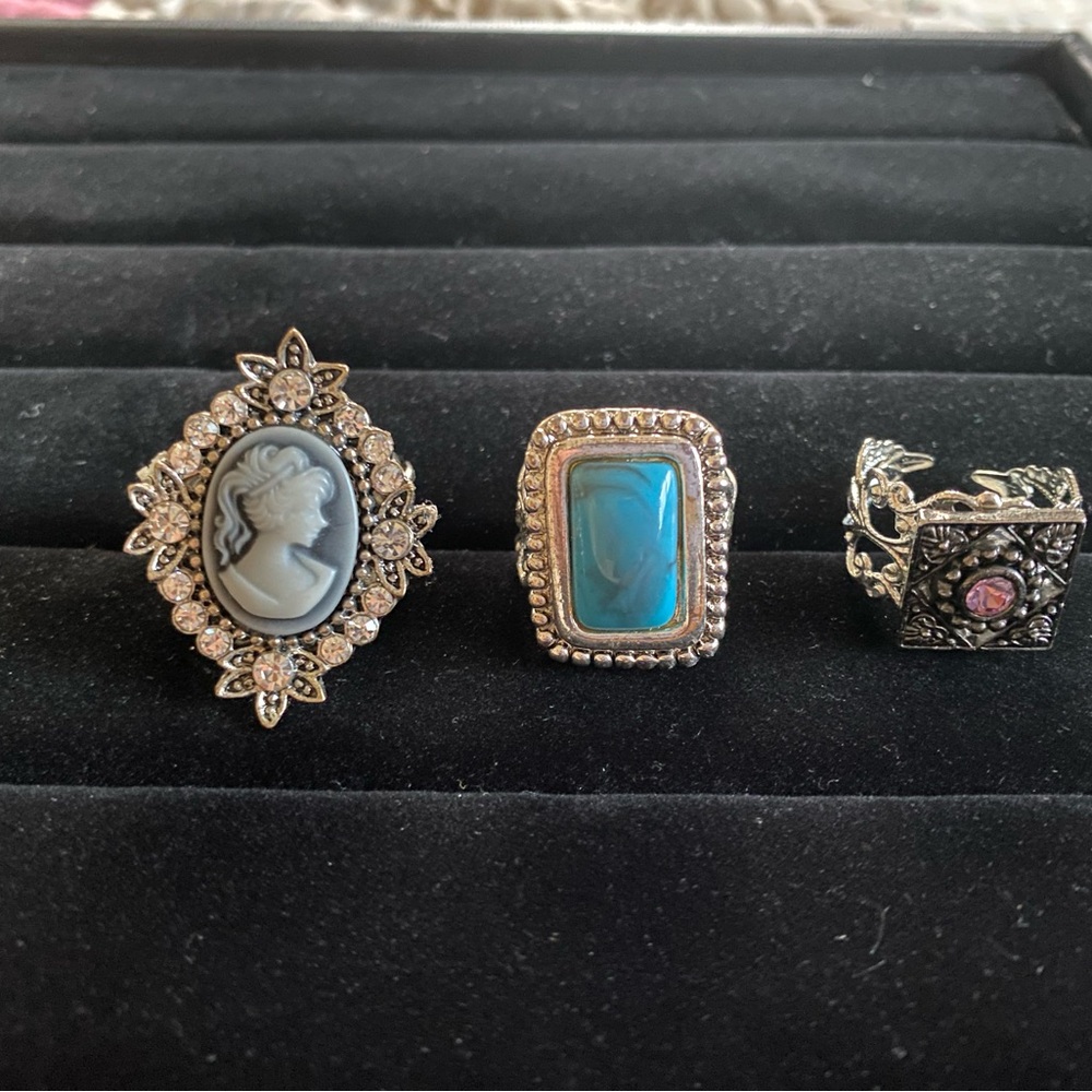 Beautiful rings - Picture 2 of 7